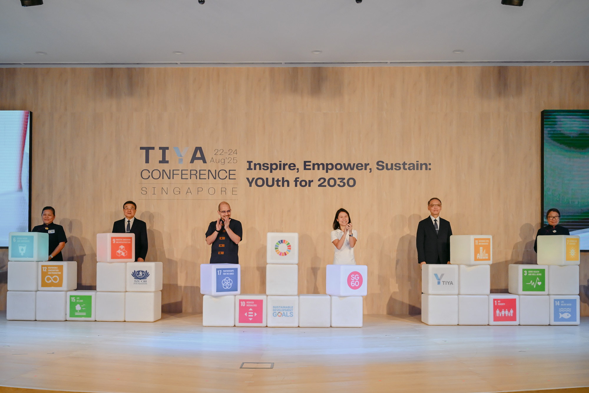 Senior Parliamentary Secretary Goh Han Yan and guests jointly officiated the opening of the TIYA Conference 2025. From left: CEO of Tzu Chi Malacca, Loh Siew Cheng; CEO of Tzu-Chi Foundation (Singapore), Low Swee Seh; Senior Parliamentary Secretary in the Ministry of Education and the Ministry of National Development, Dr Syed Harun Alhabsyi; Senior Parliamentary Secretary Goh Han Yan, and CEO of Tzu Chi Charity Foundation, Yen Po-Wen. (Photo by Chong Mong Zhuang)