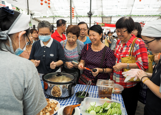 义卖会聚众善  年年过“心”年